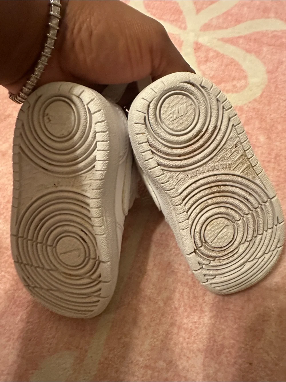 Nike Kids White Low-Top Sneakers with Hook-and-Loop Strap
